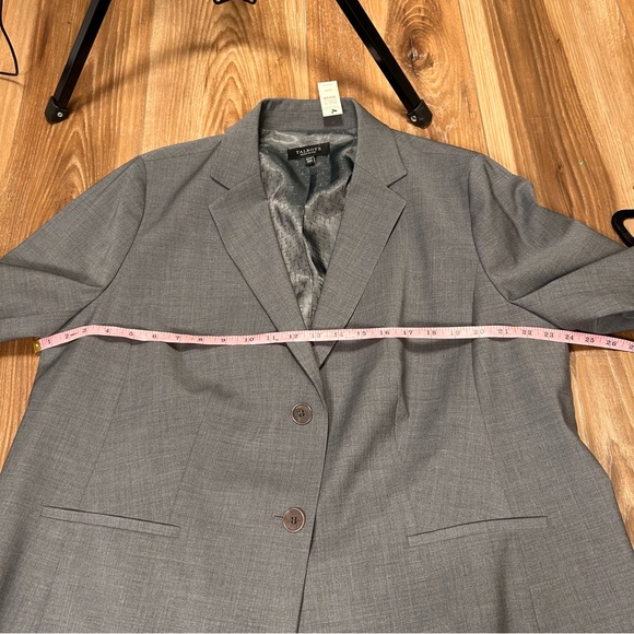 NWT Talbots 2 piece blazer pants suit set gray wool
Size 18WP coat trousers - Picture 7 of 16